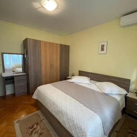 Krstinic 84 Apartmán New Translation