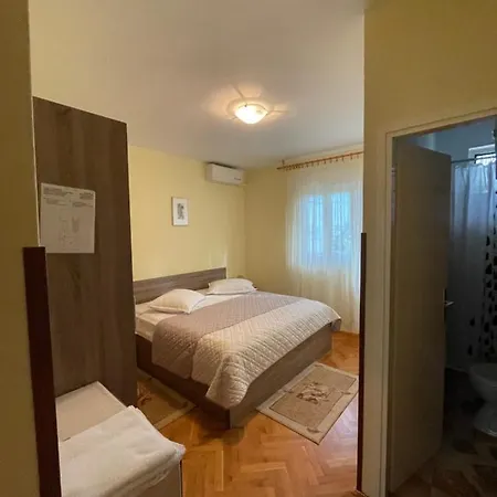 Apartment Krstinic 84 Palit